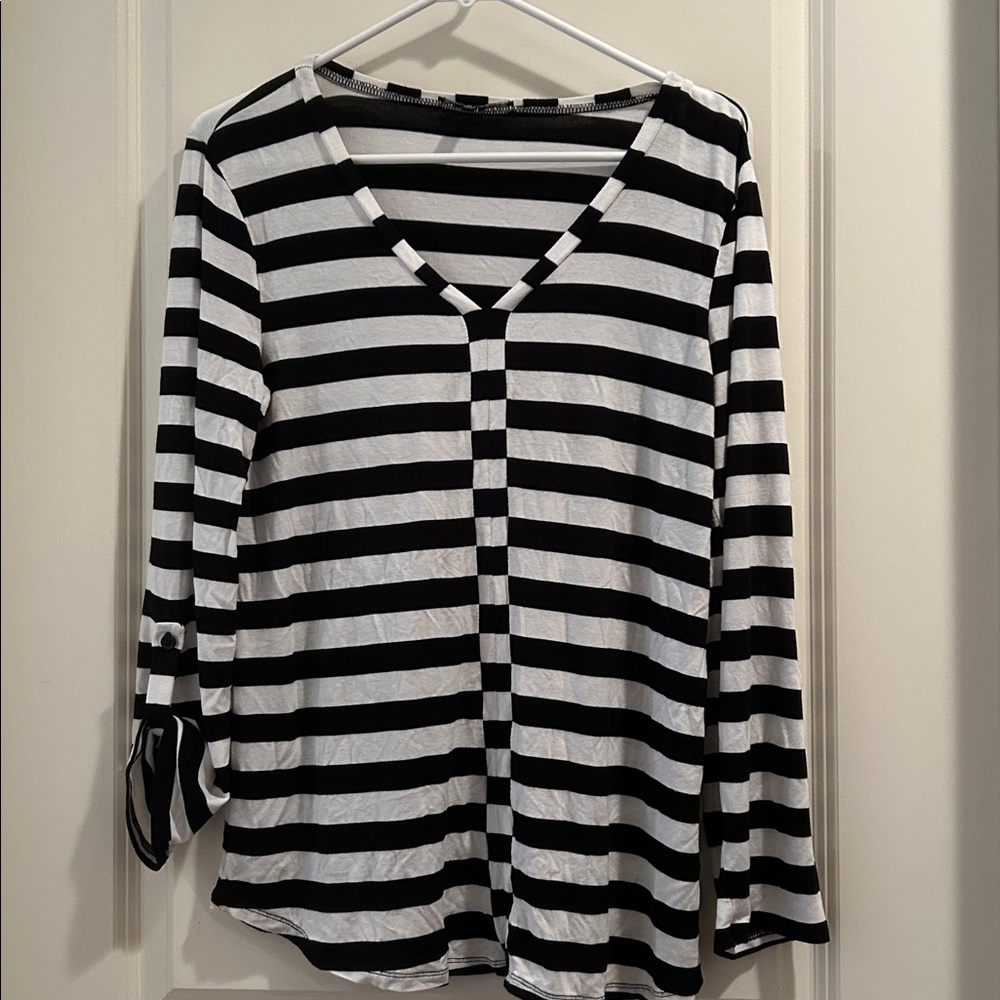 Cable & Gauge Black & White wide Striped Top Long Sleeve roll up tabs size M